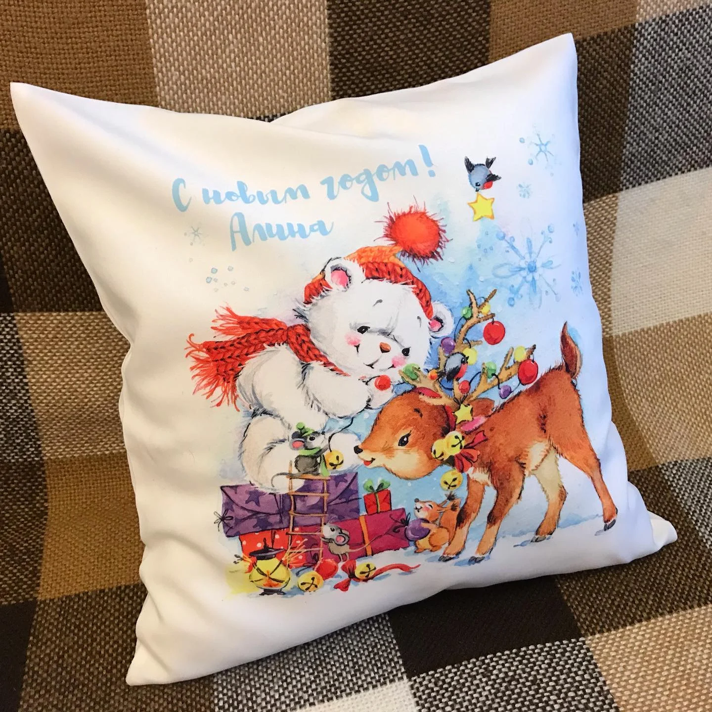 Подушка с новогодним принтом