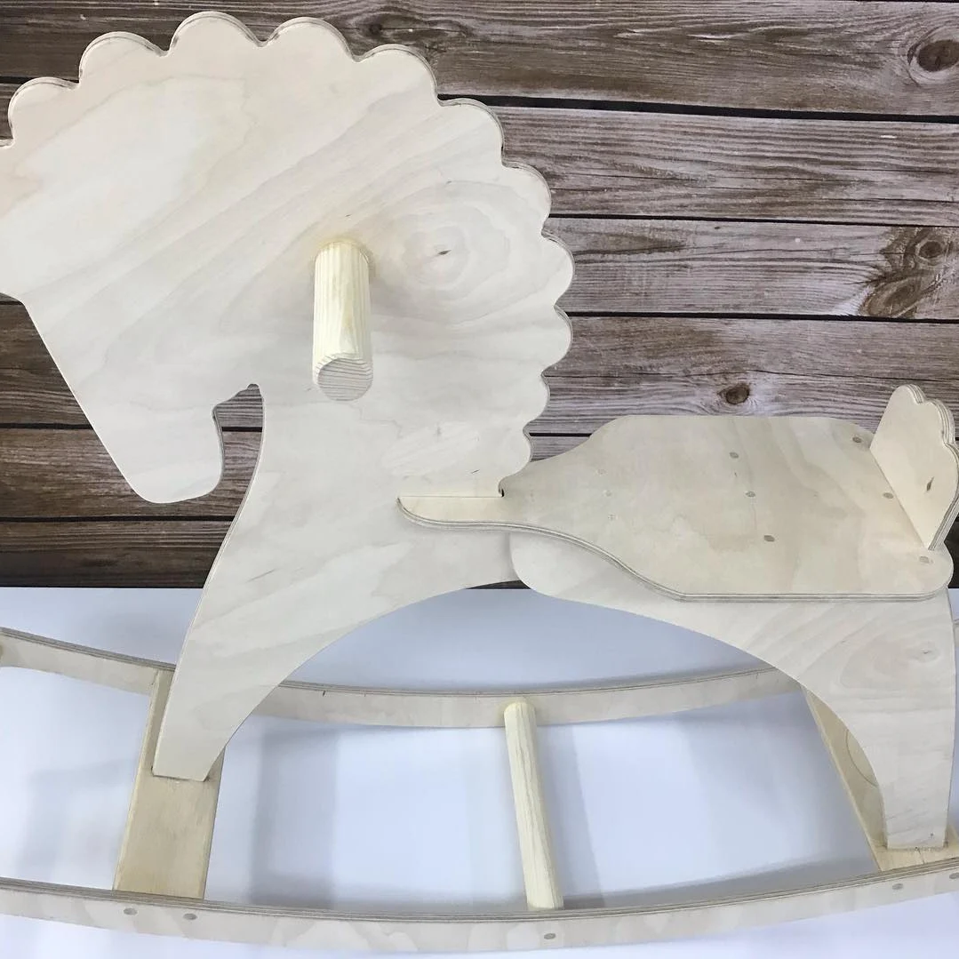 Детская лошадка из дерева