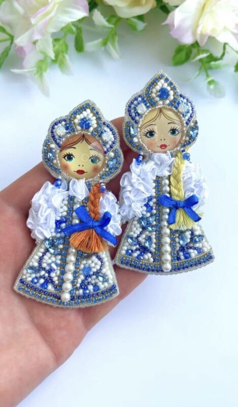 Брошь ручной работы из бисера