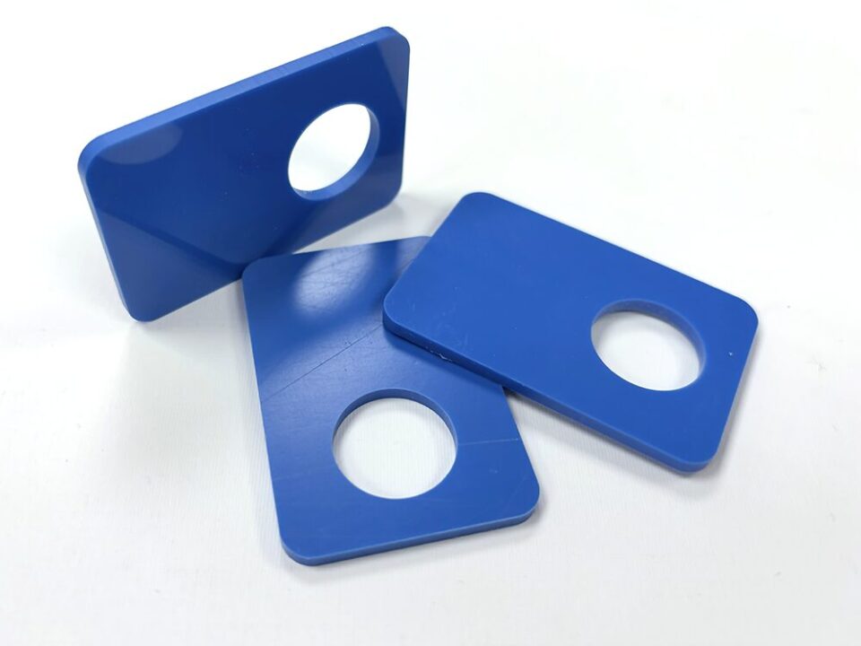 Пластиковые двусторонние номерки для гардероба бассейна